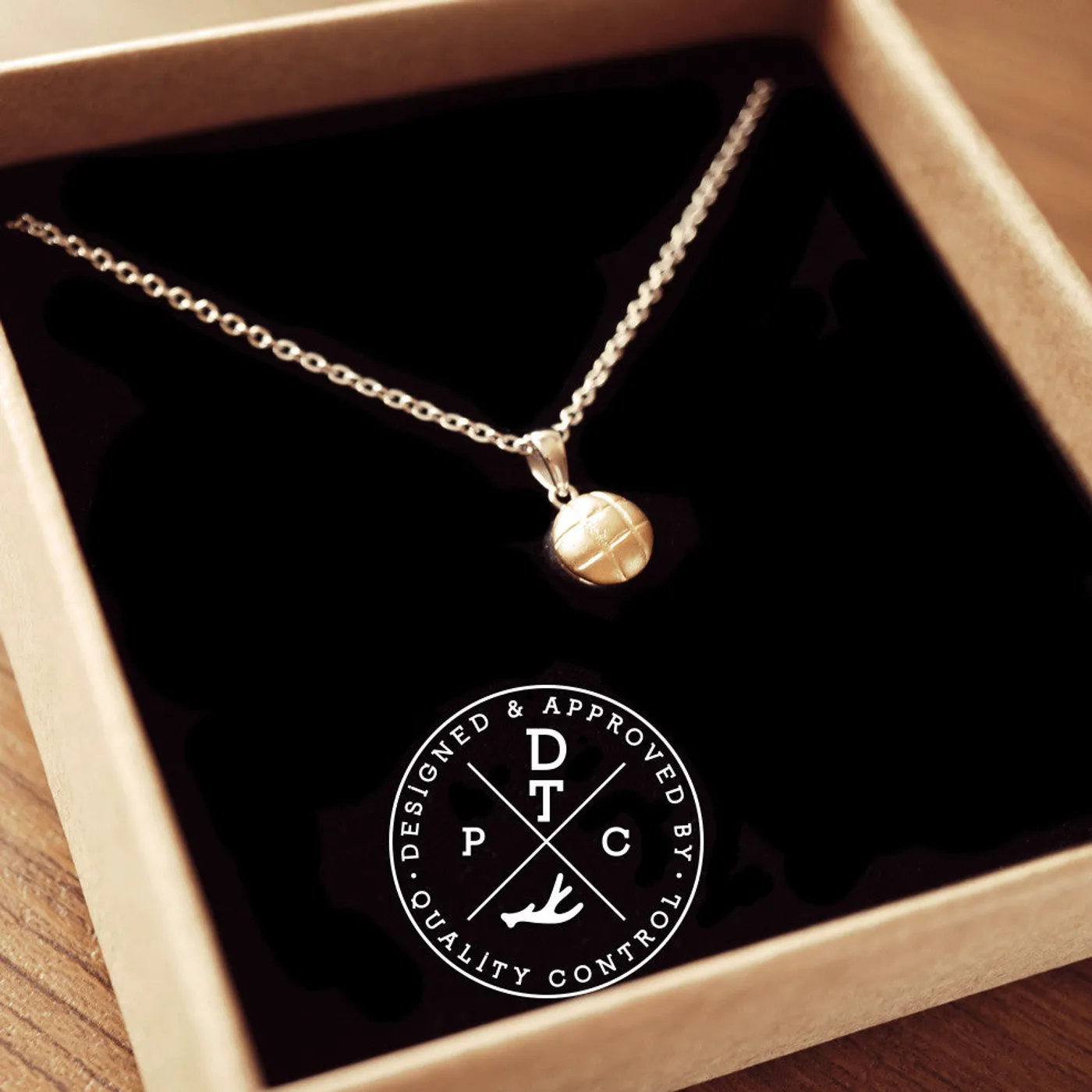 925 Silver & 18k Yellow Gold Pineapple Bun Pendant — view 3