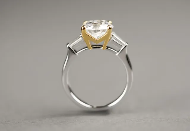 Platinum mix yellow gold ring with 3 carat Diamond and baguette at side