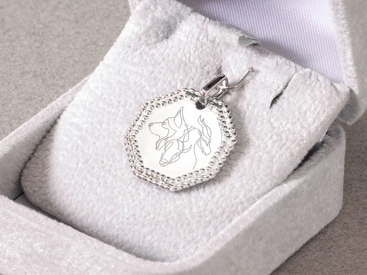 18k White Gold Pendant (Wolf) — 1