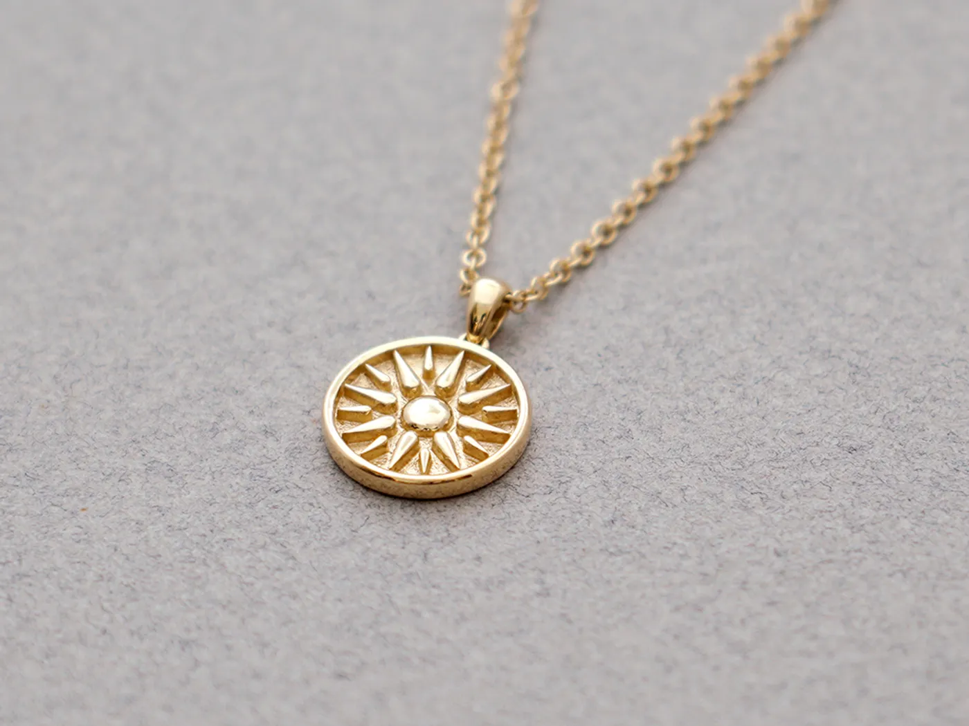 18k Yellow Gold Pendant with Necklace (Sun) — view 4