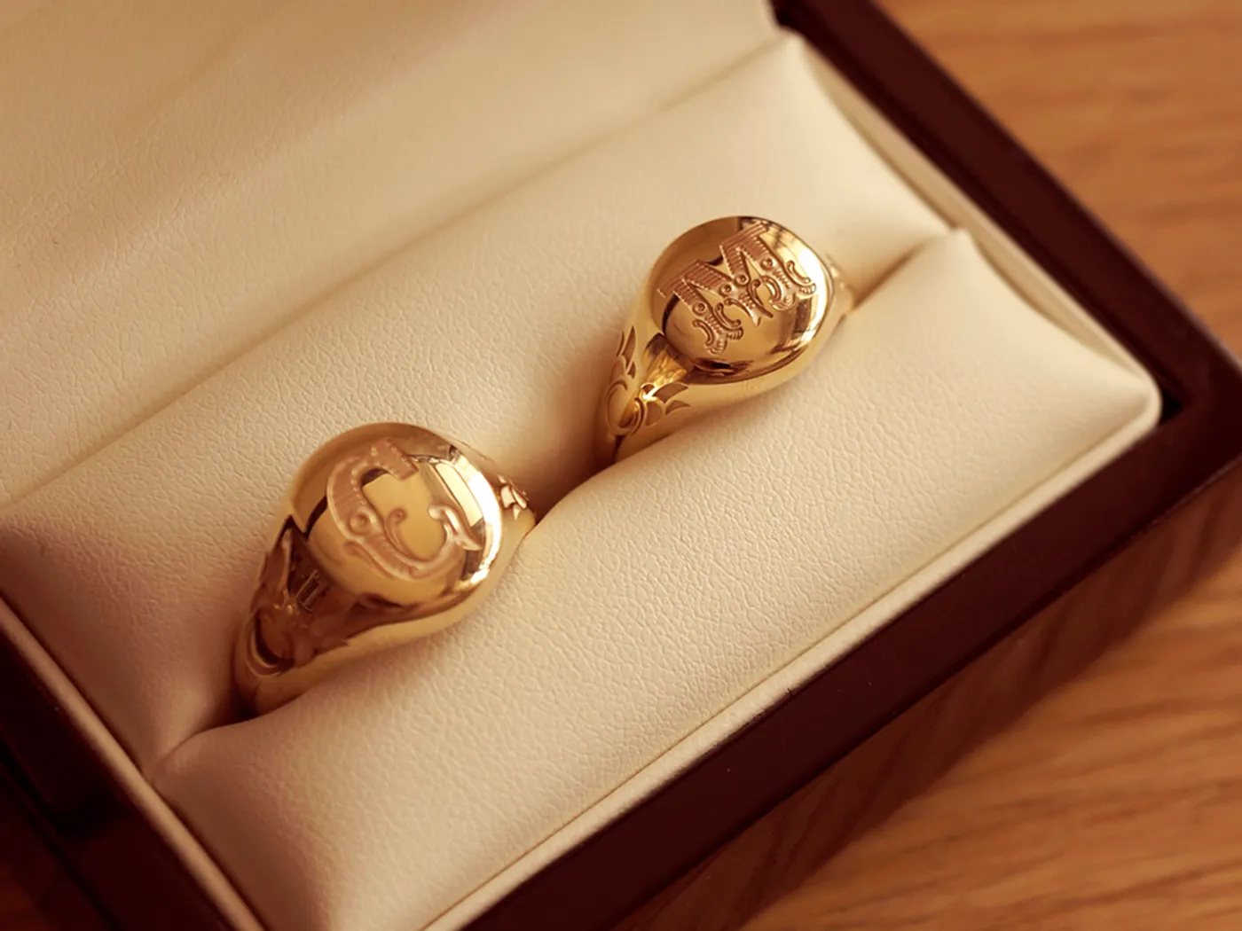Medal Signet Wedding Band (Ring Set) — view 6