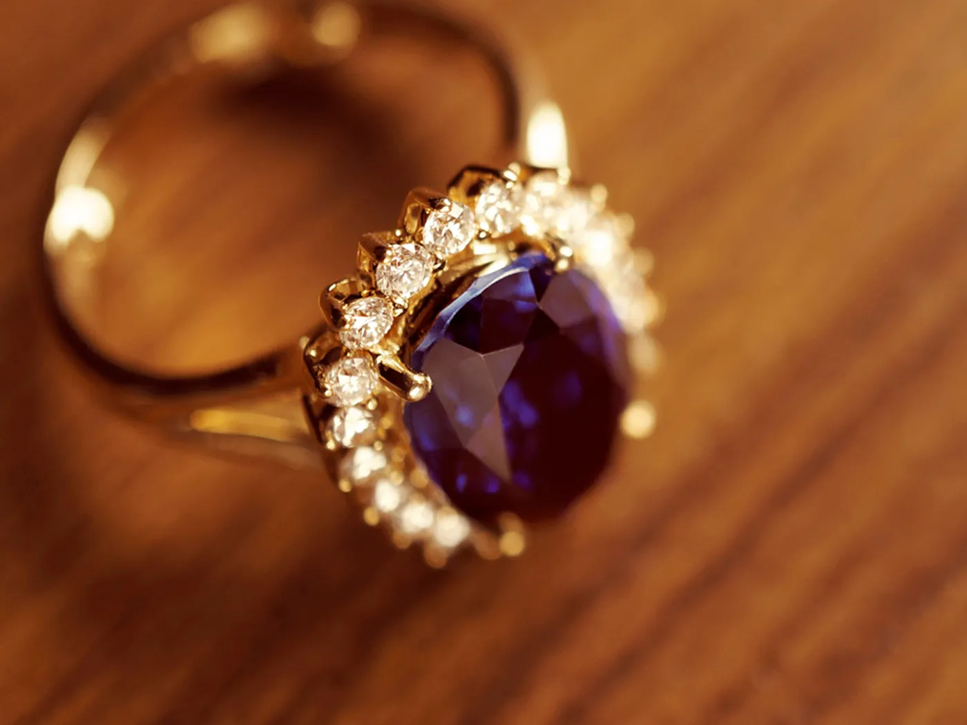 18k White Gold_Ring (with syn Sapphire) — view 5