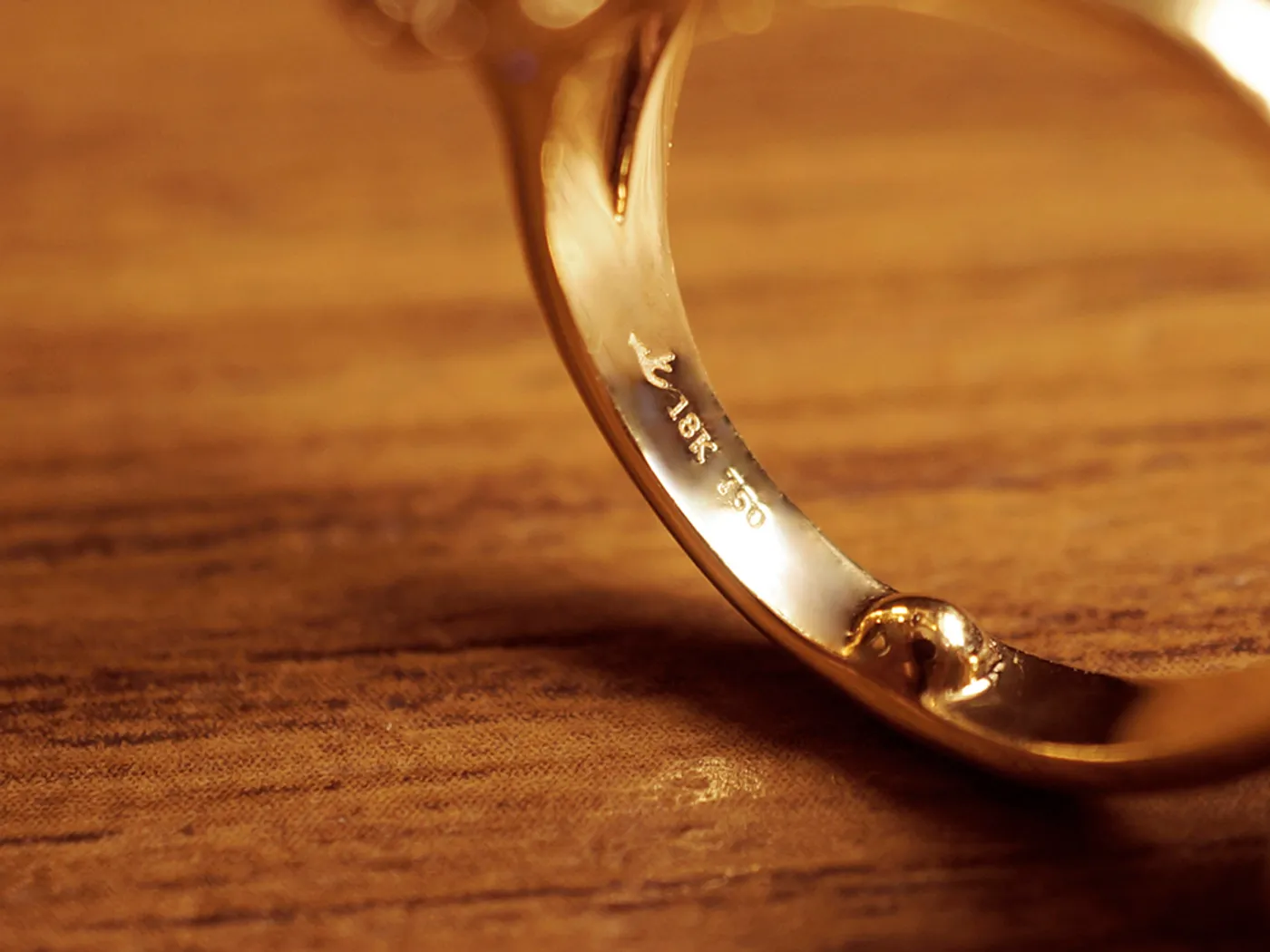 18k White Gold_Ring (with syn Sapphire) — view 4