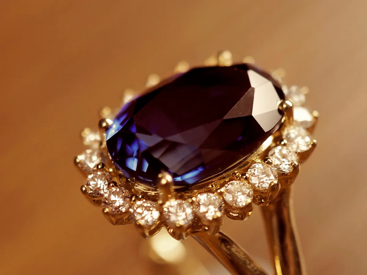 18k White Gold_Ring (with syn Sapphire) — 3
