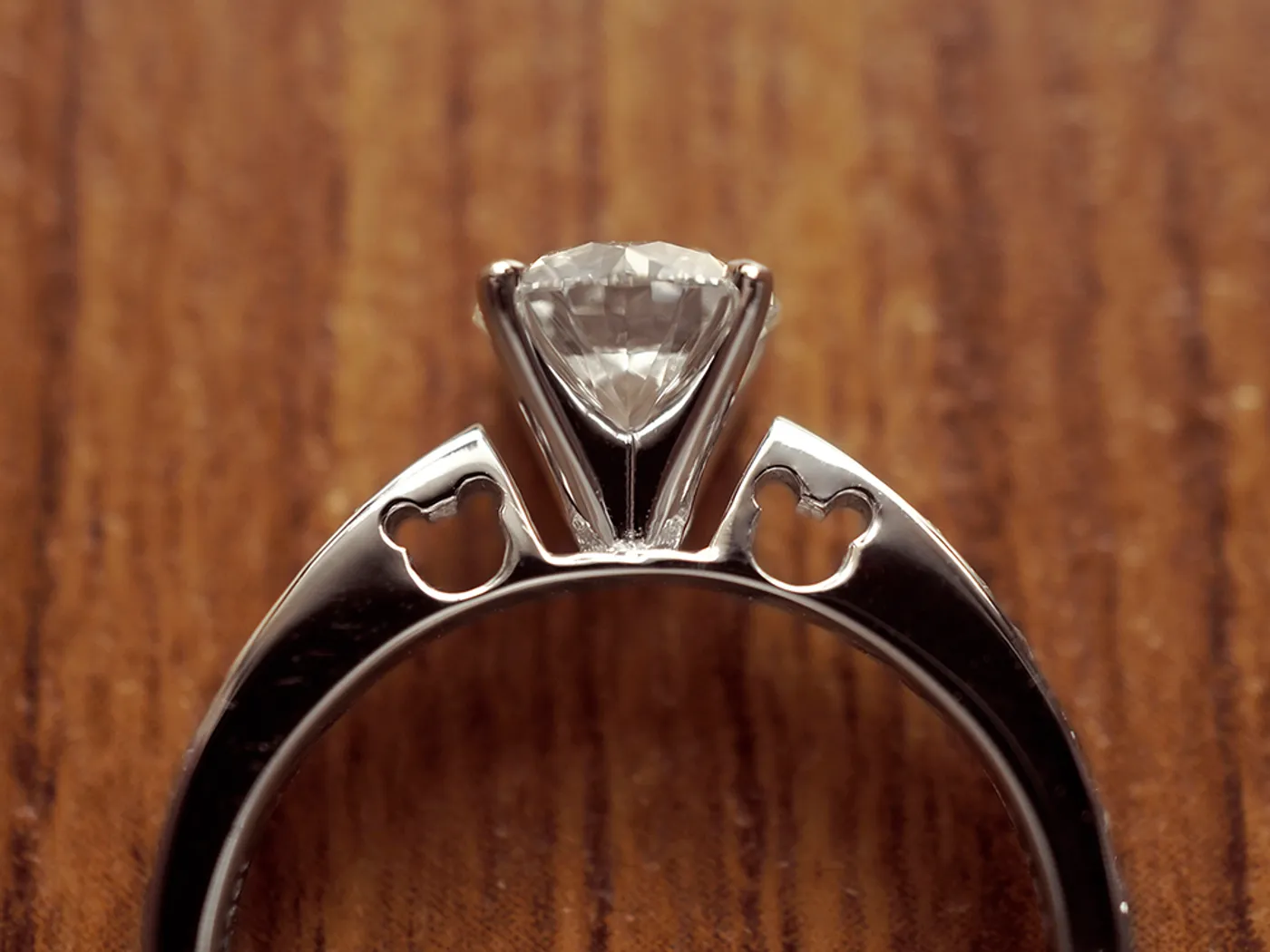 18k White Gold Diamond Ring with GIA (Bear) — view 5