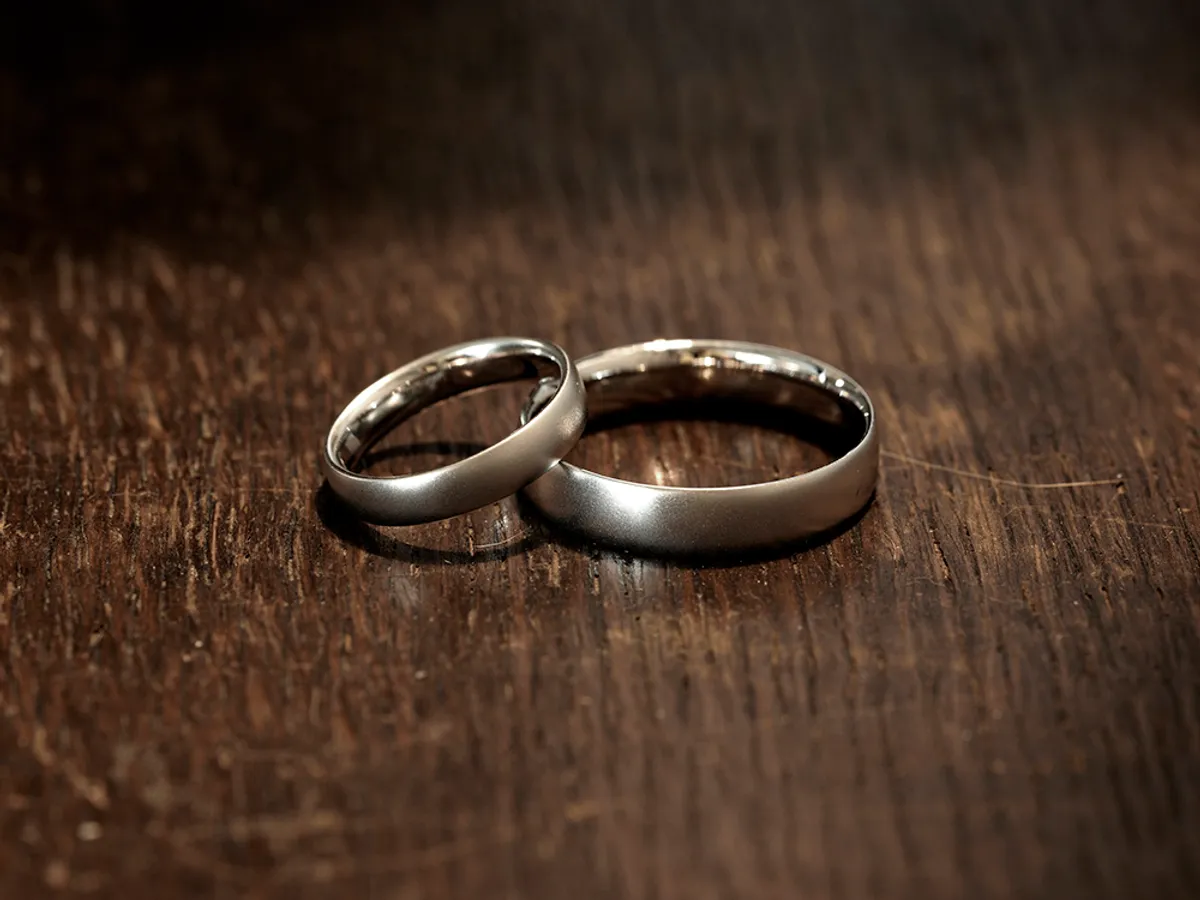 18k White Gold Wedding Band — 6