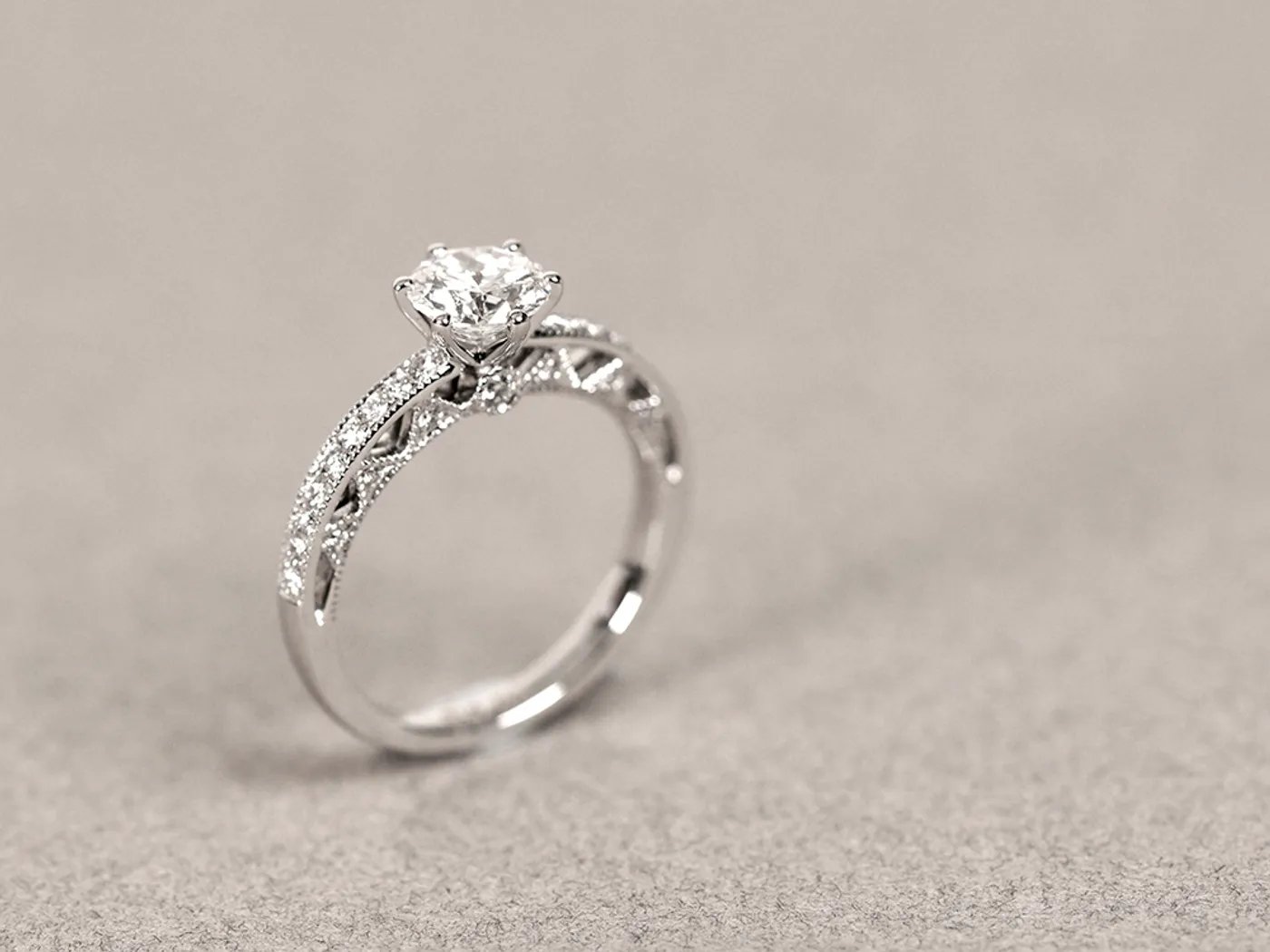 18k White Gold Diamond Ring — view 4