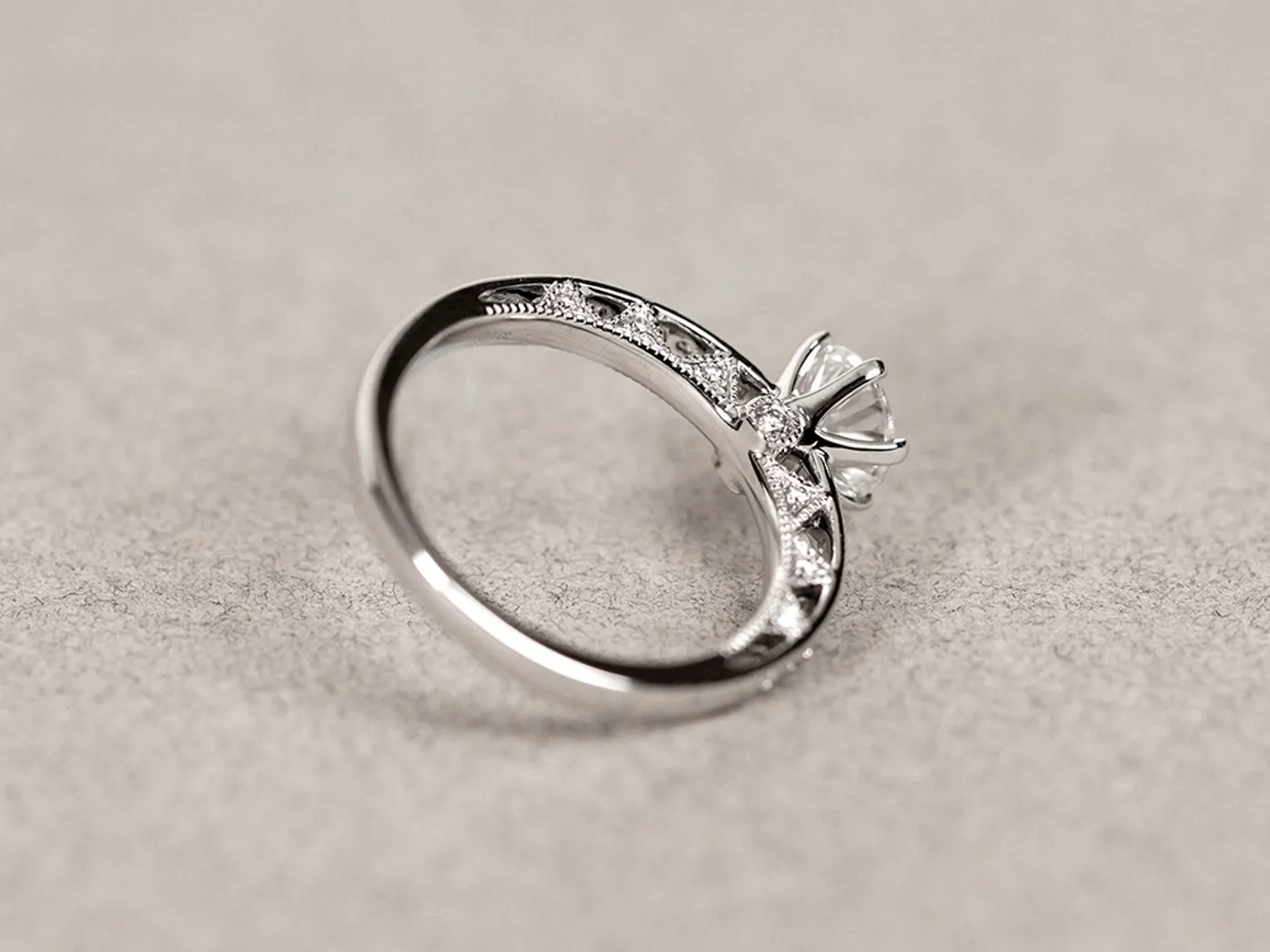 18k White Gold Diamond Ring — view 1