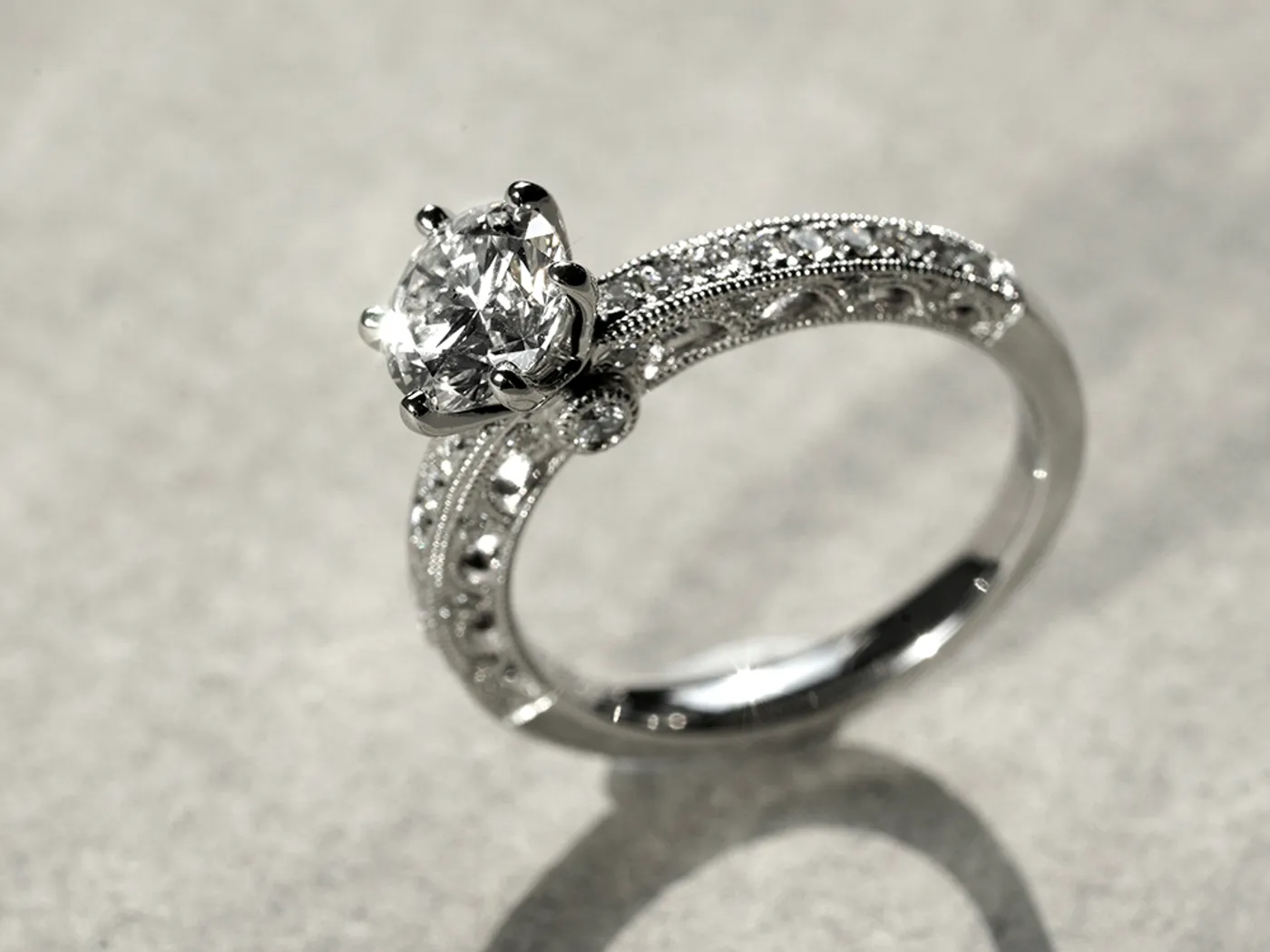 18k White Gold Diamond Ring — view 7