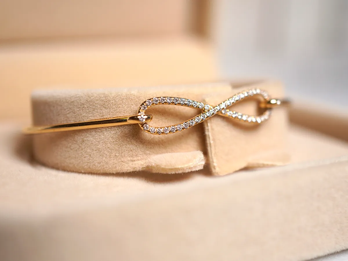 18k Yellow Gold Bangle (Infinity) — 1