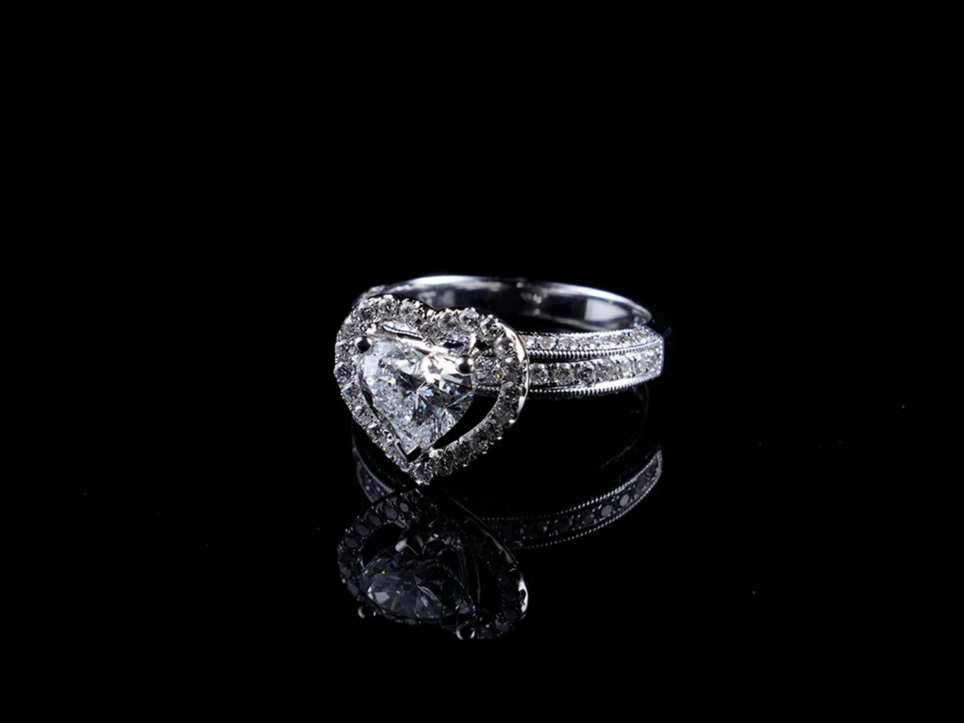 18k White Gold Diamond Ring with GIA (heart shape) — view 3