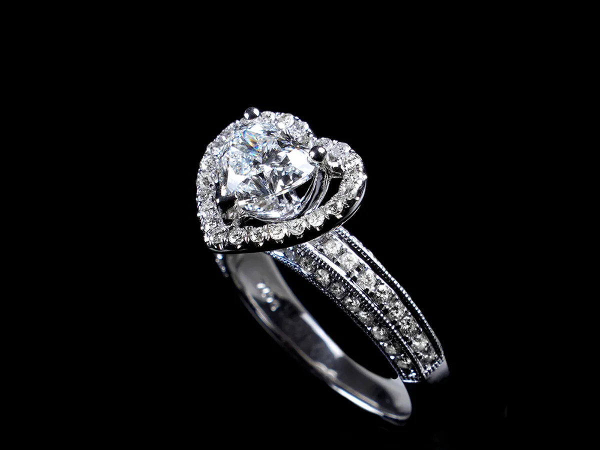 18k White Gold Diamond Ring with GIA (heart shape) — 1
